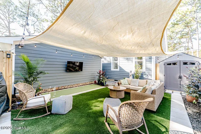 $657,000 | 705 North Leak Street, Southern Pines, NC 28387