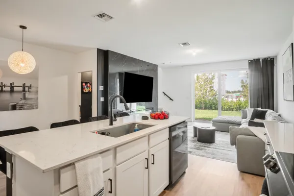 $2,500 | 852 Southeast Grovebush Lane, Port St. Lucie, FL 34984