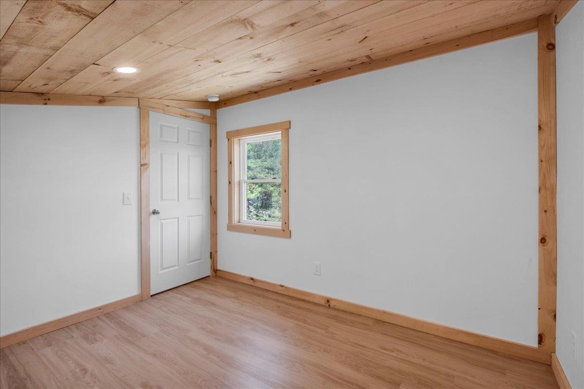 55 Burroughs Way Belvidere Center, VT 05442 - Photo 18 of 27