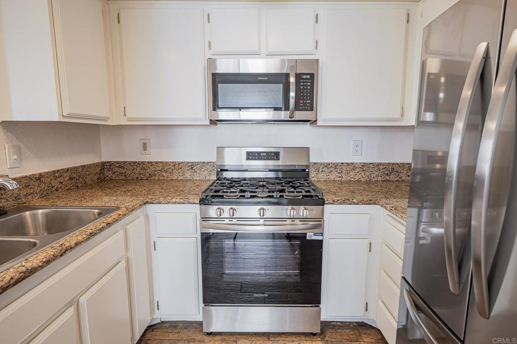 420 Stoney Point Way, Unit 113 Oceanside, CA 92058 - Photo 16 of 45 Kitchen