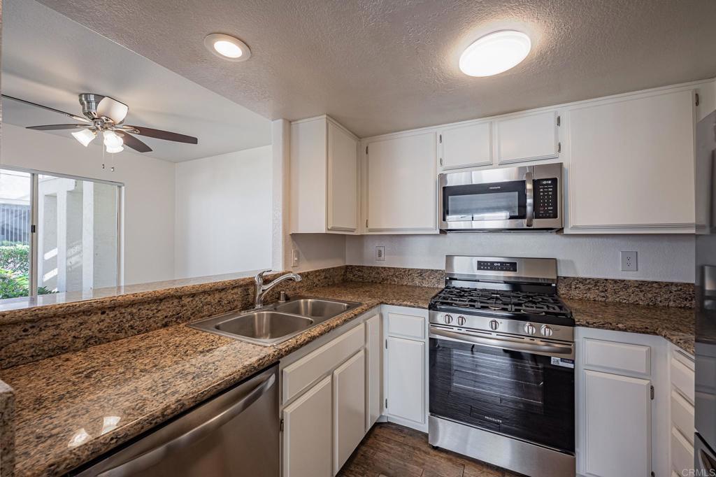 420 Stoney Point Way, Unit 113 Oceanside, CA 92058 - Photo 9 of 45 KITCHEN