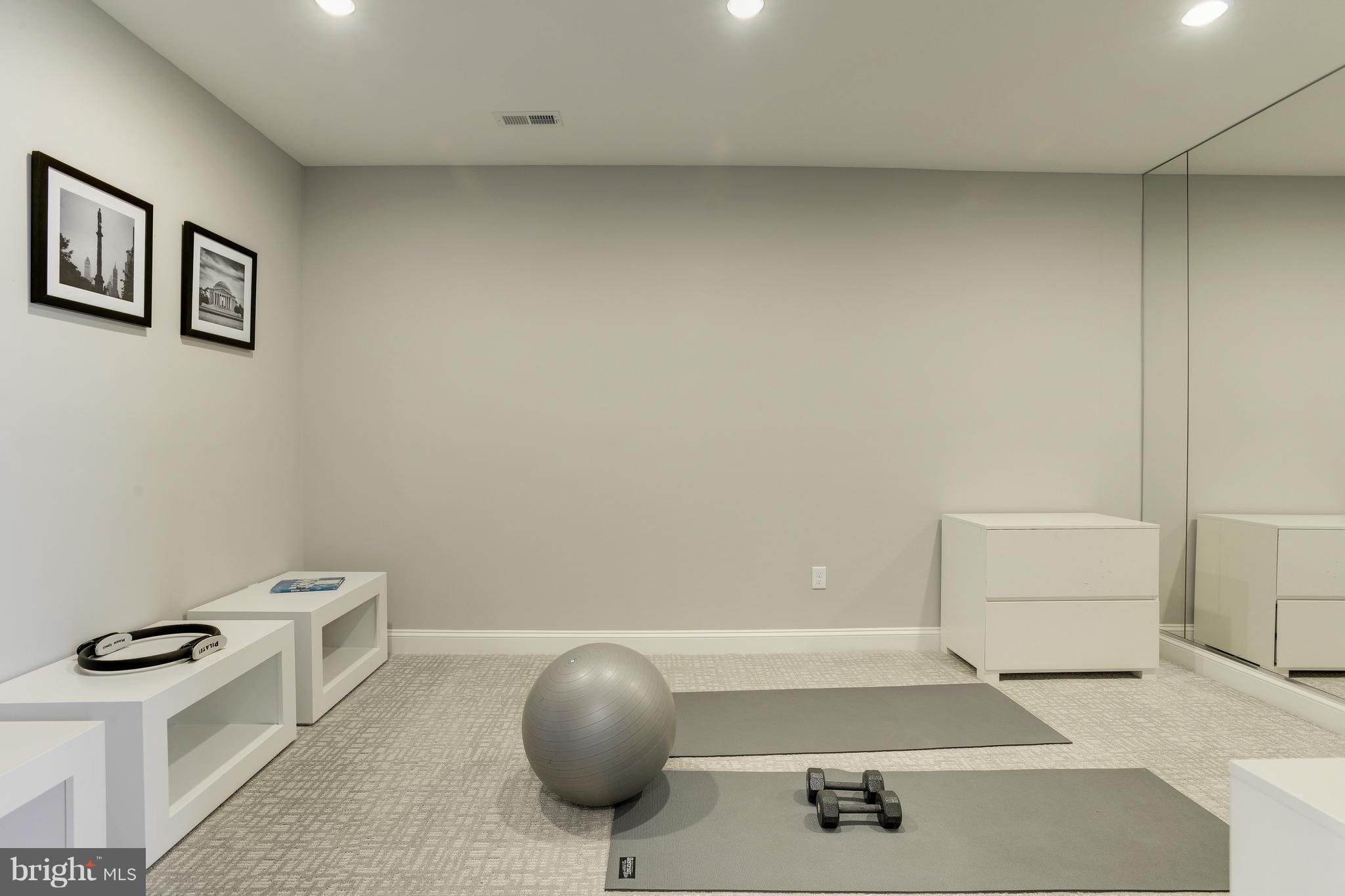 9121 Old Georgetown Road Bethesda, MD 20814 - Photo 28 of 29 Exercise Room
