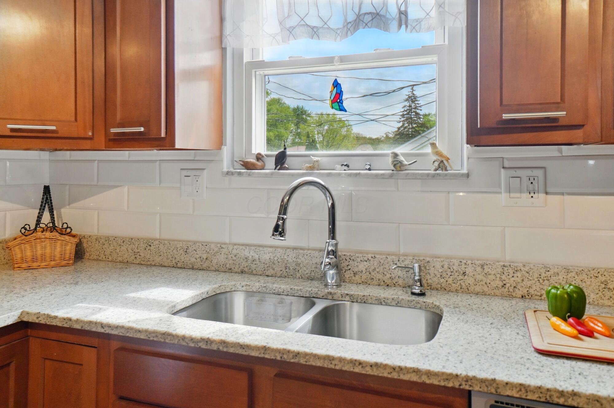 5508 Aspen Road Columbus, OH 43229 - Photo 13 of 40 Eat in Kitchen