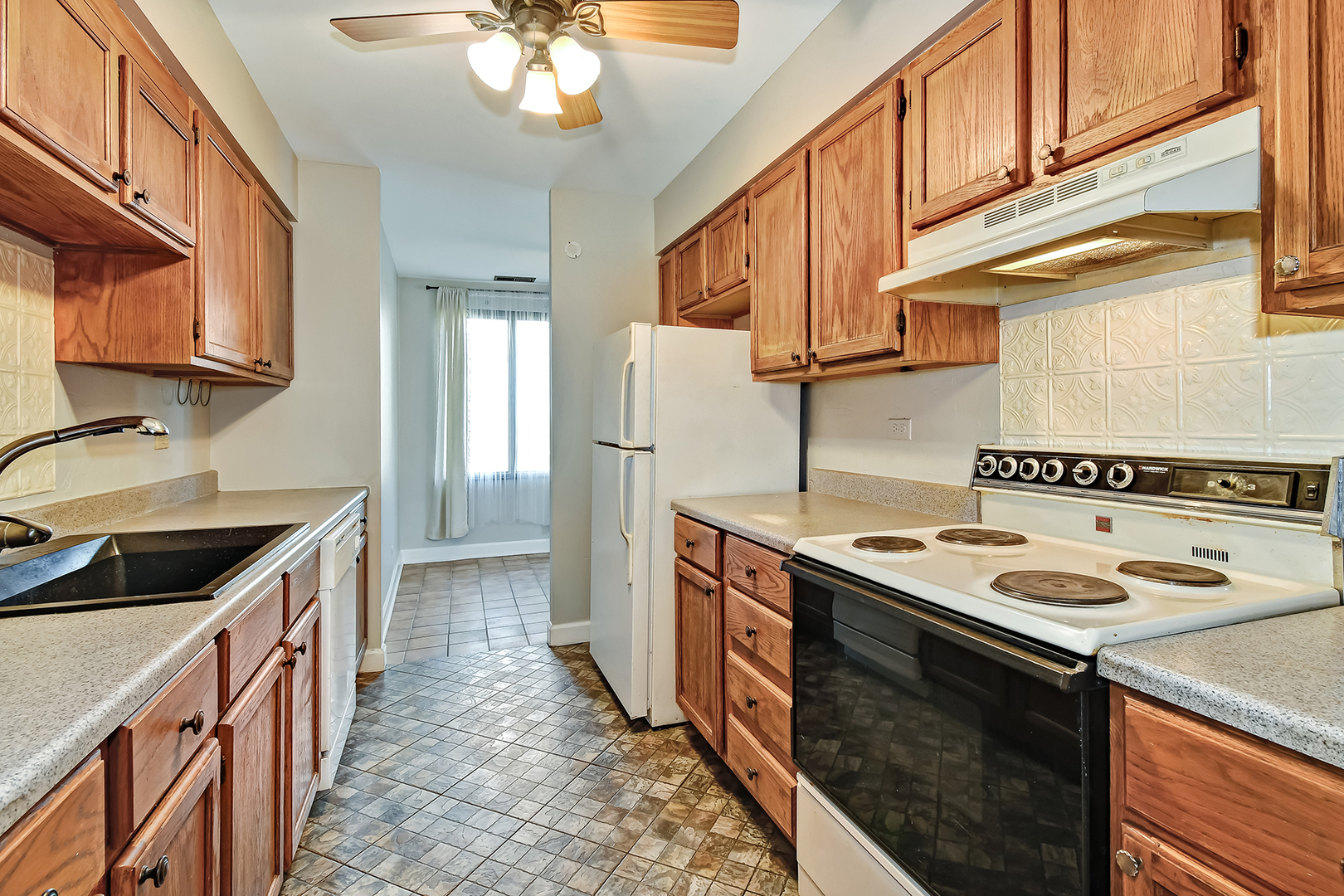 425 Walnut Creek Road, Unit 1603 Lisle, IL 60532 - Photo 7 of 16