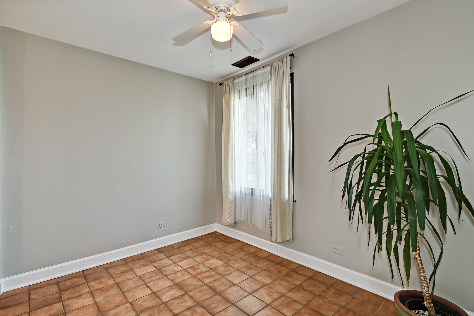 425 Walnut Creek Road, Unit 1603 Lisle, IL 60532 - Photo 9 of 16