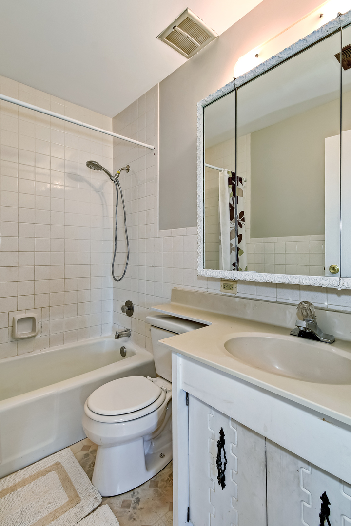 425 Walnut Creek Road, Unit 1603 Lisle, IL 60532 - Photo 10 of 16