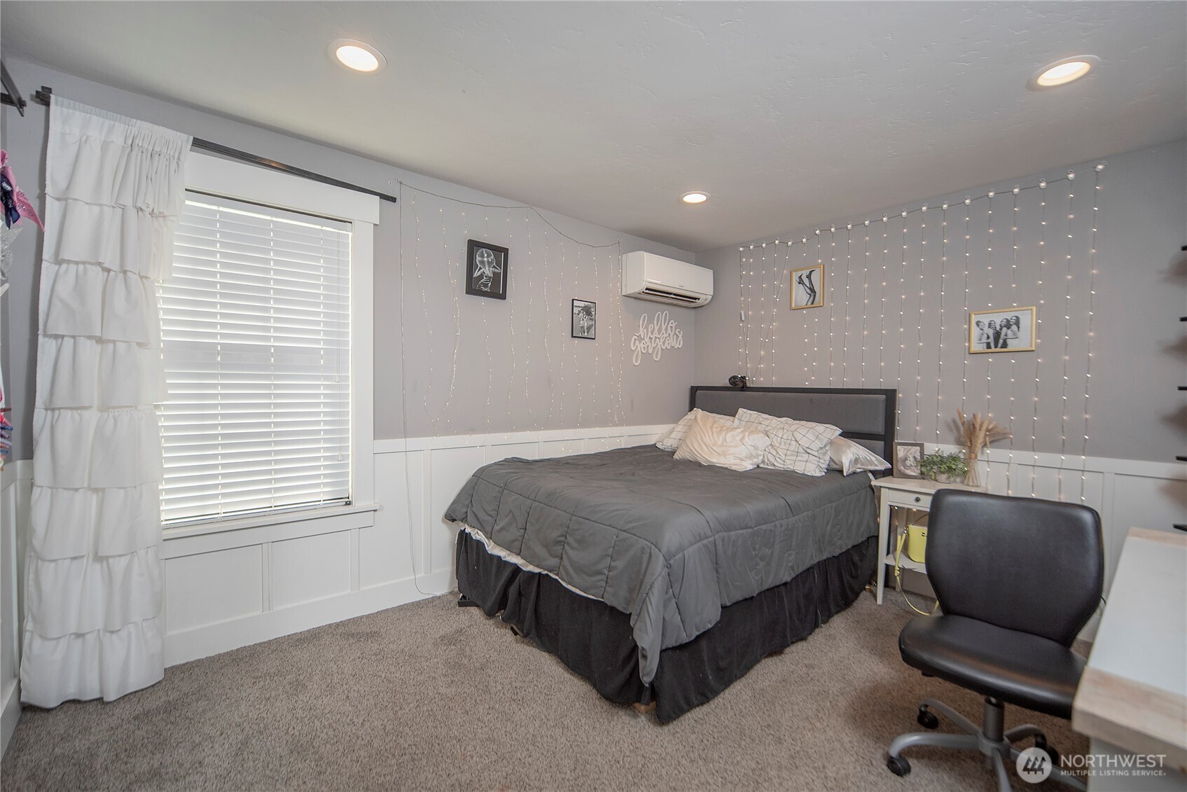 110 Brown Road Ellensburg, WA 98926 - Photo 12 of 40 a bedroom with a bed chair and a window