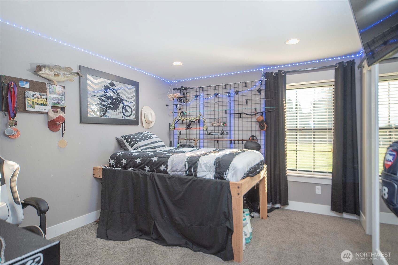 110 Brown Road Ellensburg, WA 98926 - Photo 15 of 40 a bed sitting in a bedroom next to a window