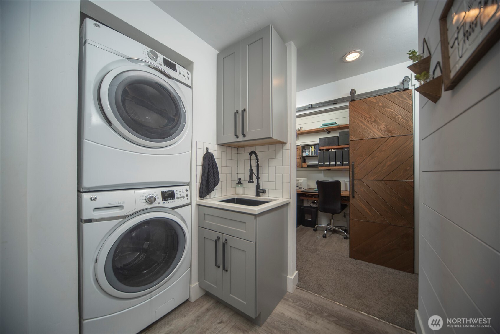 110 Brown Road Ellensburg, WA 98926 - Photo 23 of 40 a utility room with dryer and washer