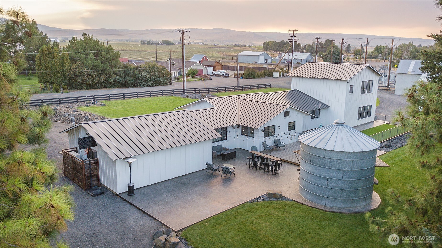 110 Brown Road Ellensburg, WA 98926 - Photo 39 of 40 a view of a patio with couches chairs and a yard