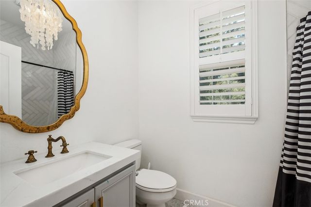 a view of living room with washer and dryer