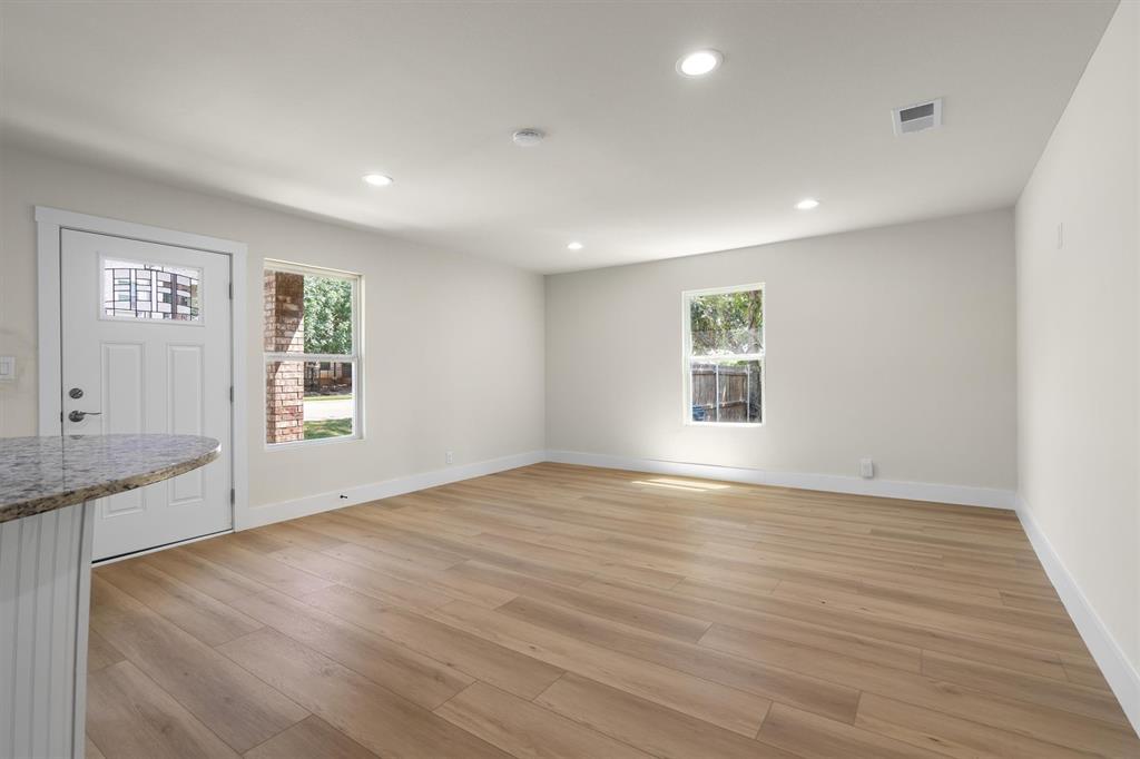 112 Inman Street Denton, TX 76205 - Photo 4 of 36