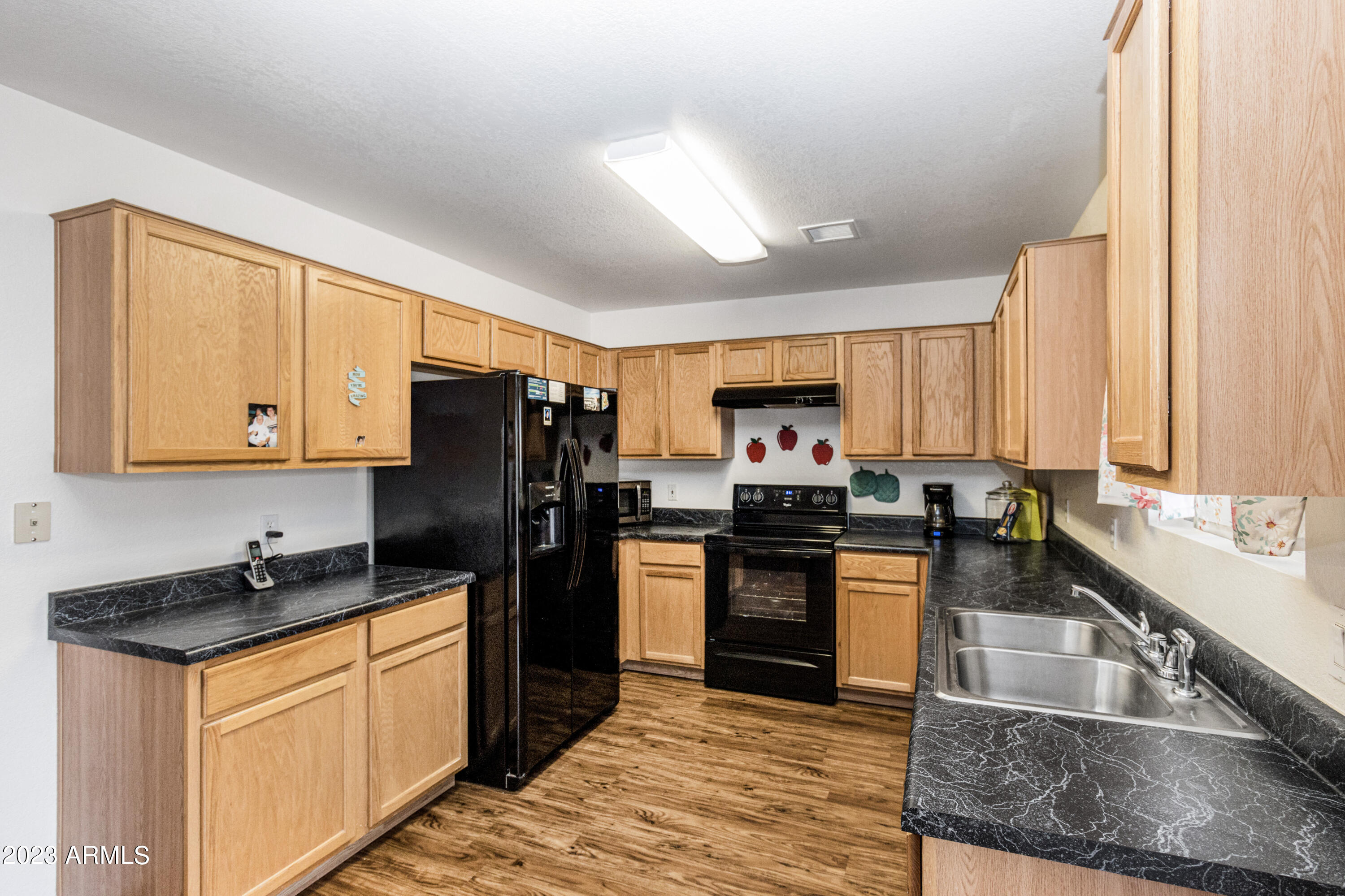 1750 East Sycamore Road Casa Grande, AZ 85122 - Photo 10 of 23 Kitchen