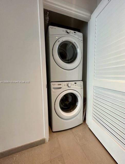 68 Southeast 6th Street, Unit 2507 Miami, FL 33131 - Photo 27 of 46 a utility room with dryer and washer