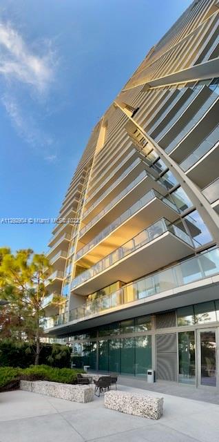 68 Southeast 6th Street, Unit 2507 Miami, FL 33131 - Photo 41 of 46 a front view of a building