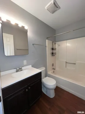 $83,970 | 612 East Campus Drive, Unit B10, Carbondale, IL 62901