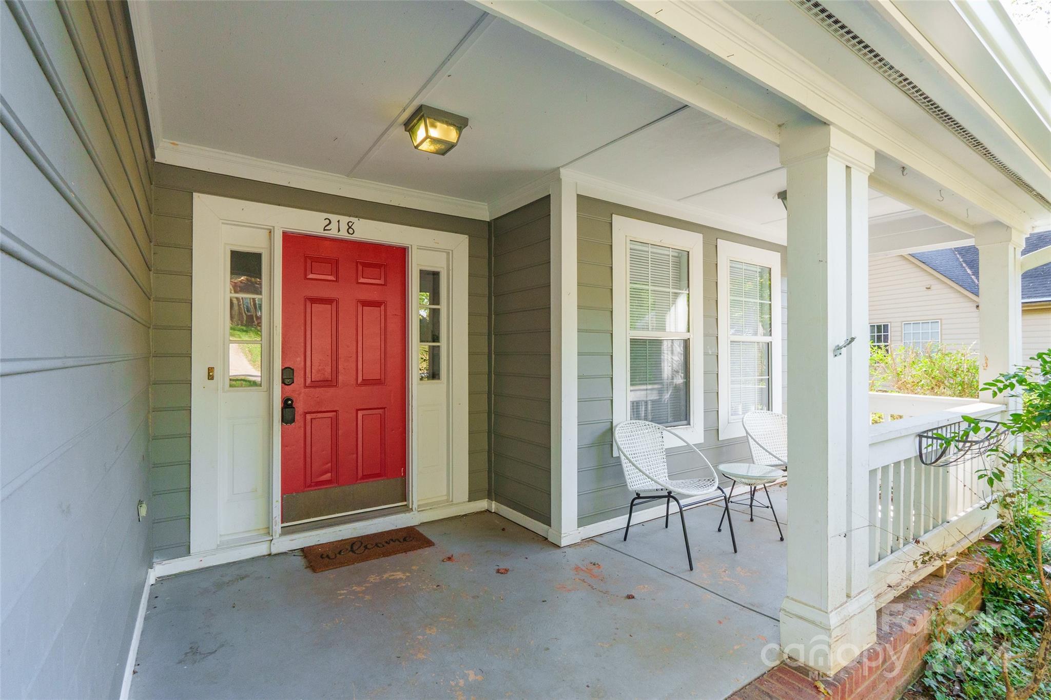218 Bubbling Well Road Denver, NC 28037 - Photo 3 of 25 a view of an entryway with a livingroom