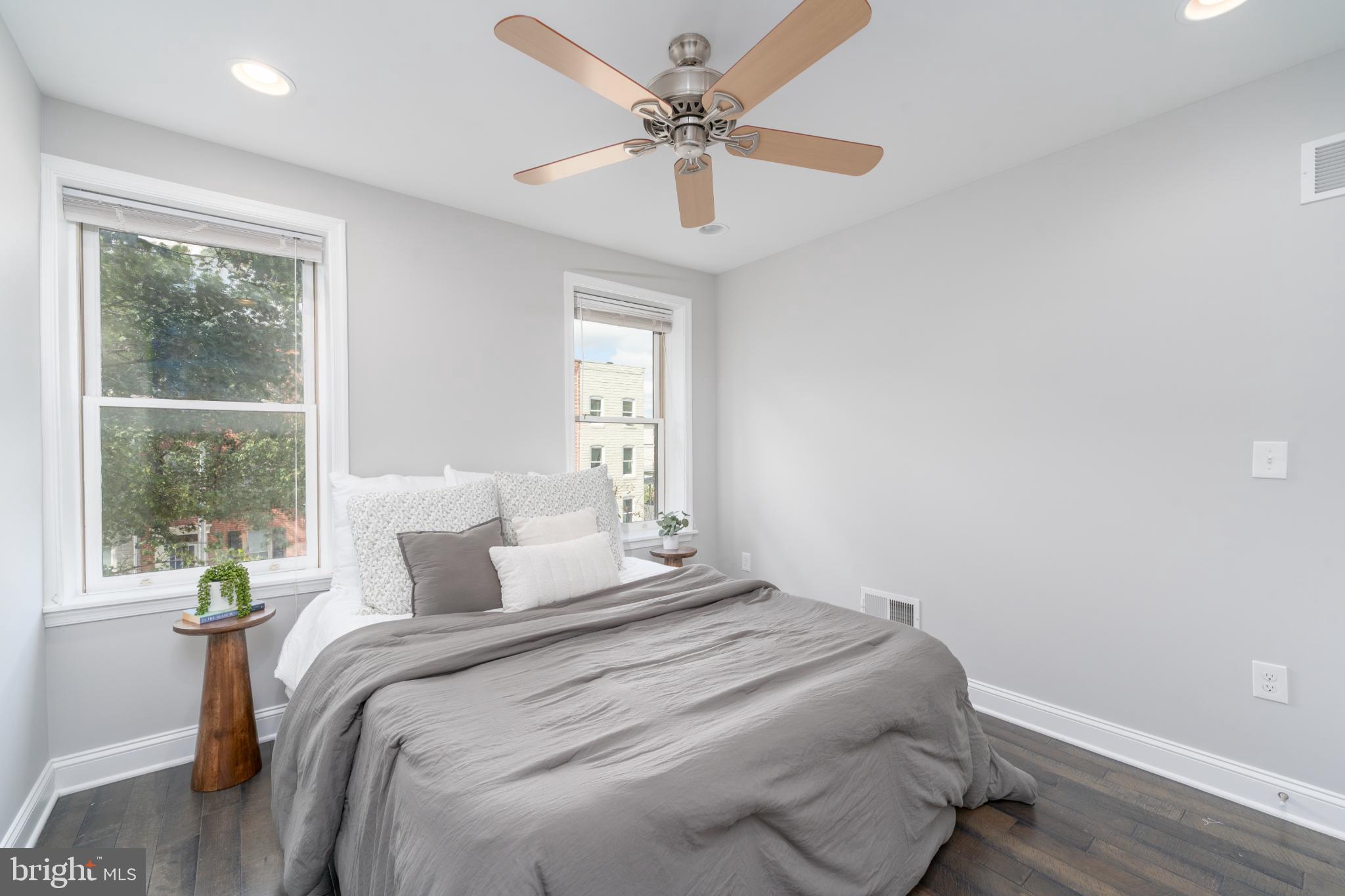 23 South Washington Street Baltimore, MD 21231 - Photo 20 of 57 a bedroom with a large bed and a window