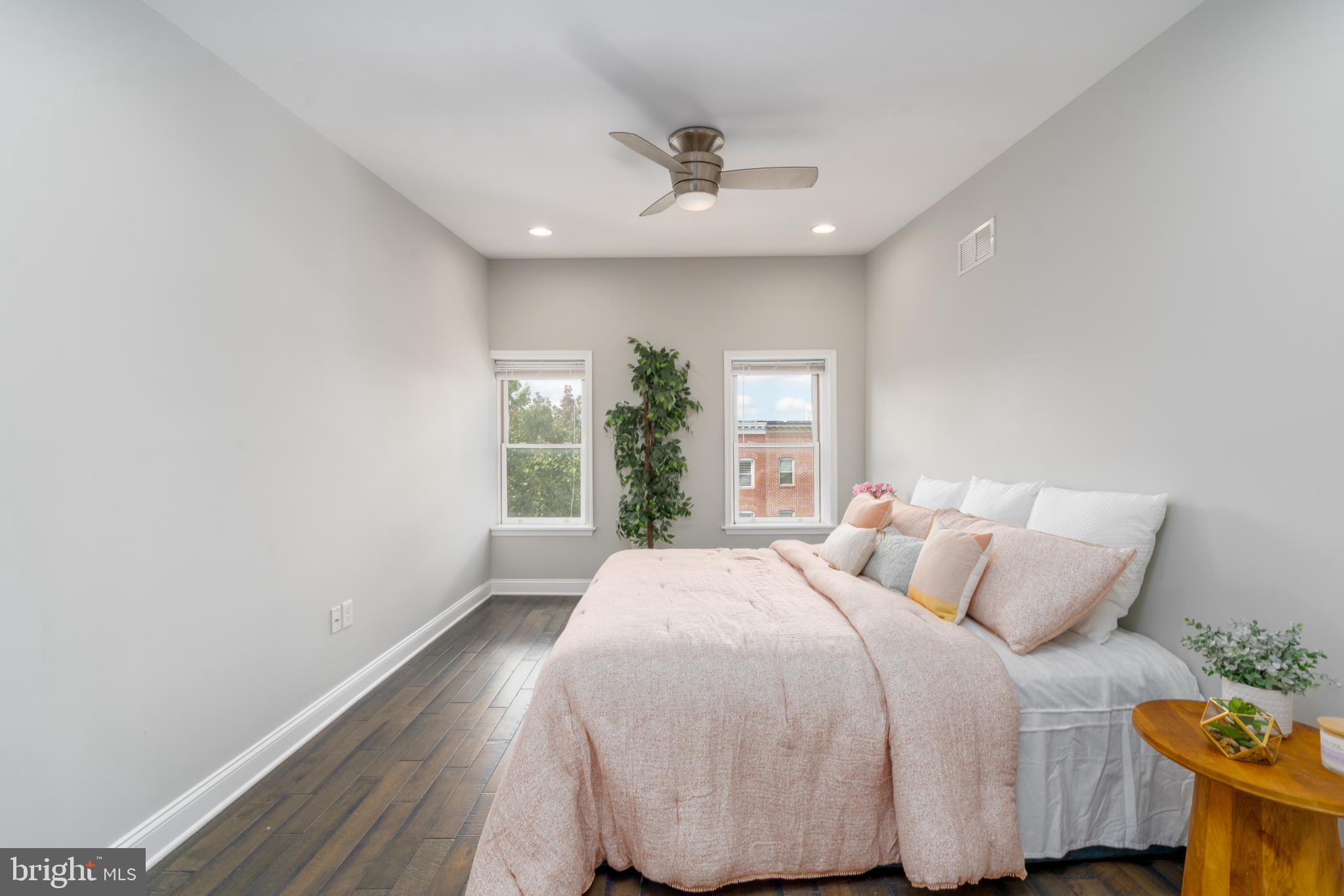 23 South Washington Street Baltimore, MD 21231 - Photo 24 of 57 a bedroom with a bed and a window