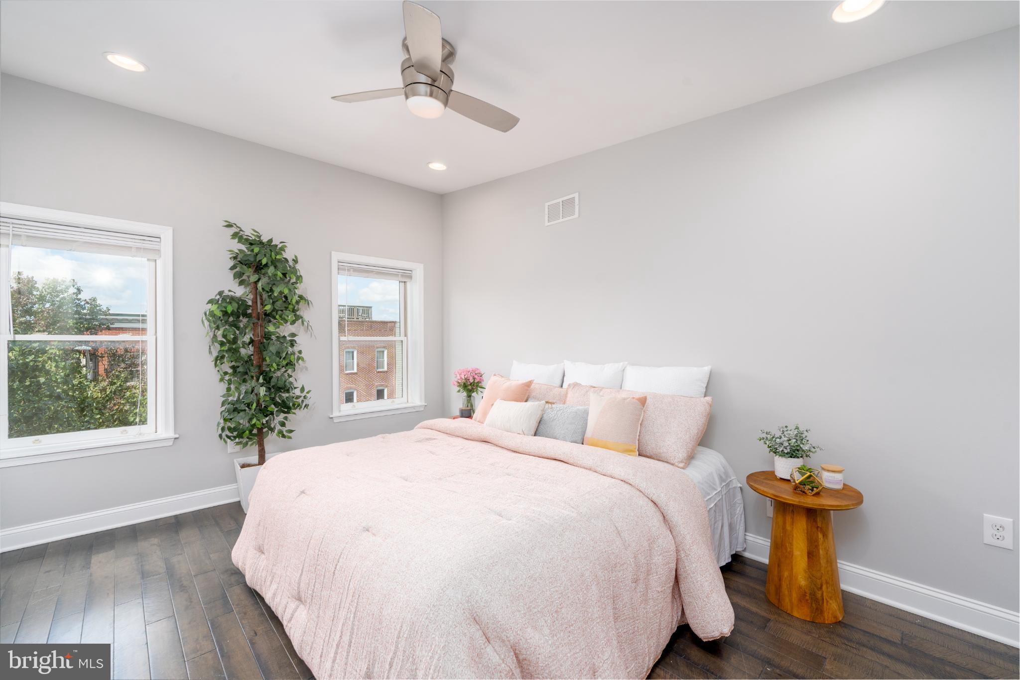 23 South Washington Street Baltimore, MD 21231 - Photo 25 of 57 a bedroom with a bed and a potted plant