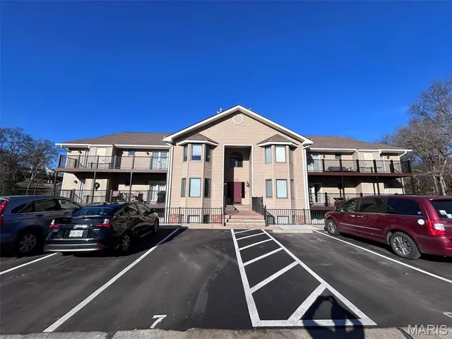 $2,095 | 4501 Eli Drive, Unit I, St. Louis, MO 63128