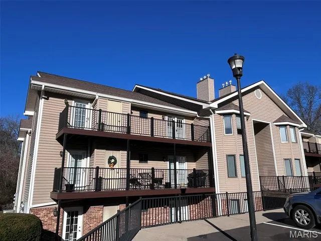 $2,095 | 4501 Eli Drive, Unit I, St. Louis, MO 63128