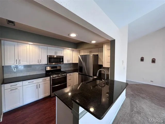 $2,095 | 4501 Eli Drive, Unit I, St. Louis, MO 63128