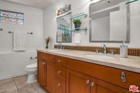 $898,000 | 10664 Wilkins Avenue, Unit 202, Los Angeles, CA 90024