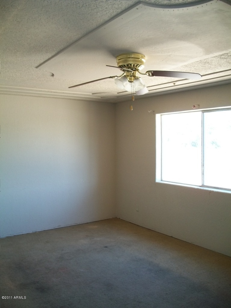 901 East Darrel Road Phoenix, AZ 85042 - Photo 4 of 12 LIVING ROOM