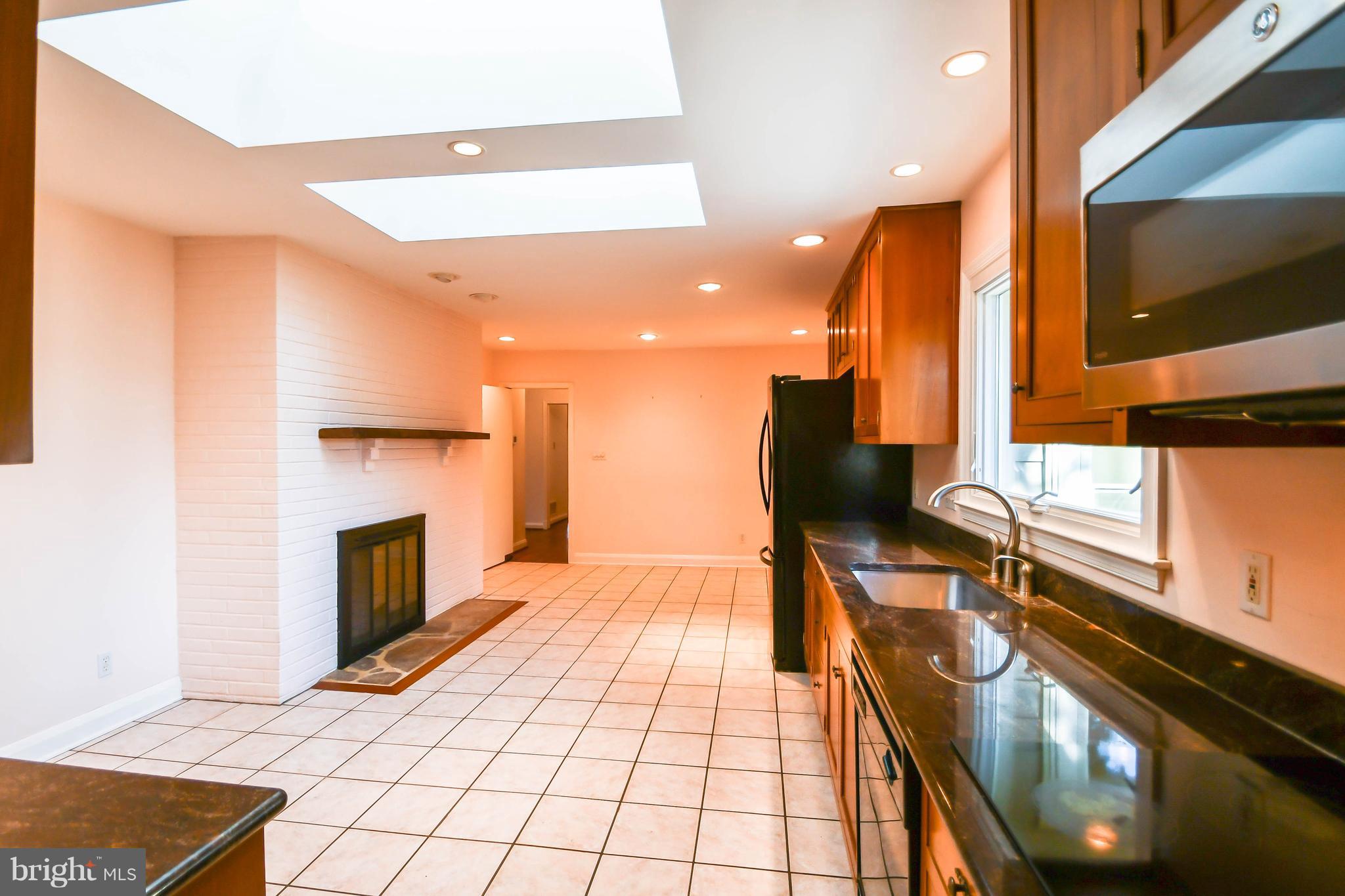 13623 Bardon Road Phoenix, MD 21131 - Photo 5 of 35 Kitchen with Granite Counters