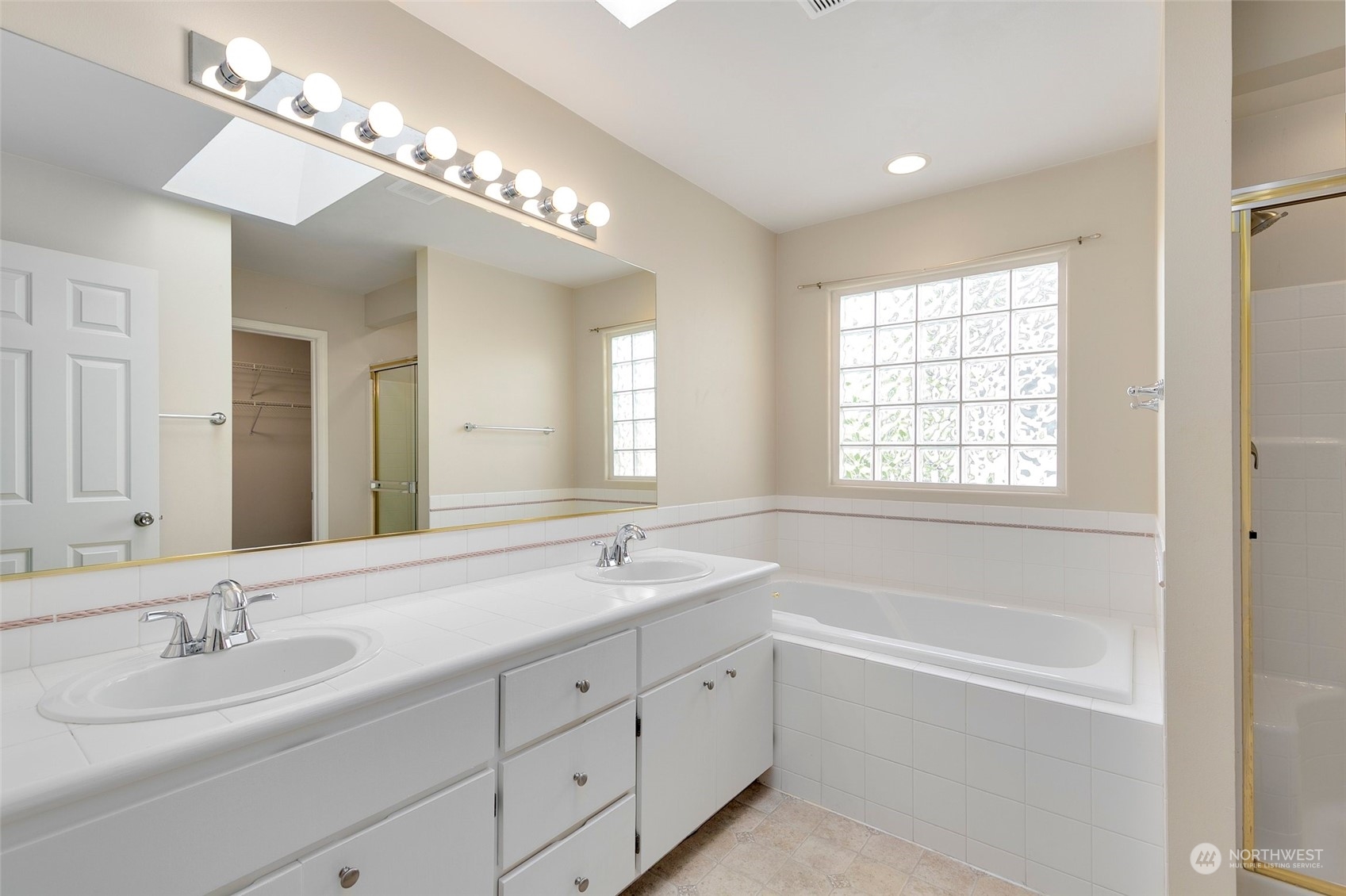 2409 Kennewick Avenue Northeast Renton, WA 98056 - Photo 15 of 30 Gallery Image 15