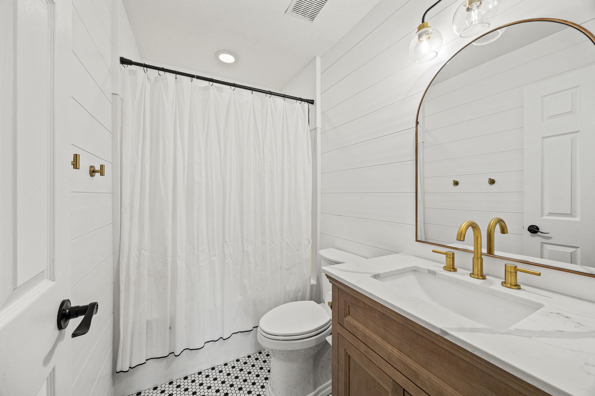 146 Starting Gate Point Georgetown, KY 40324 - Photo 17 of 25 Bathroom