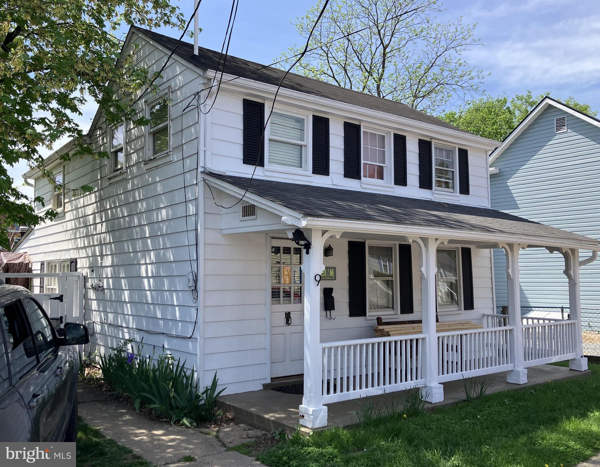 9 Royal Street Southeast Leesburg, VA 20175 - Photo 2 of 4 a view of a house with a yard