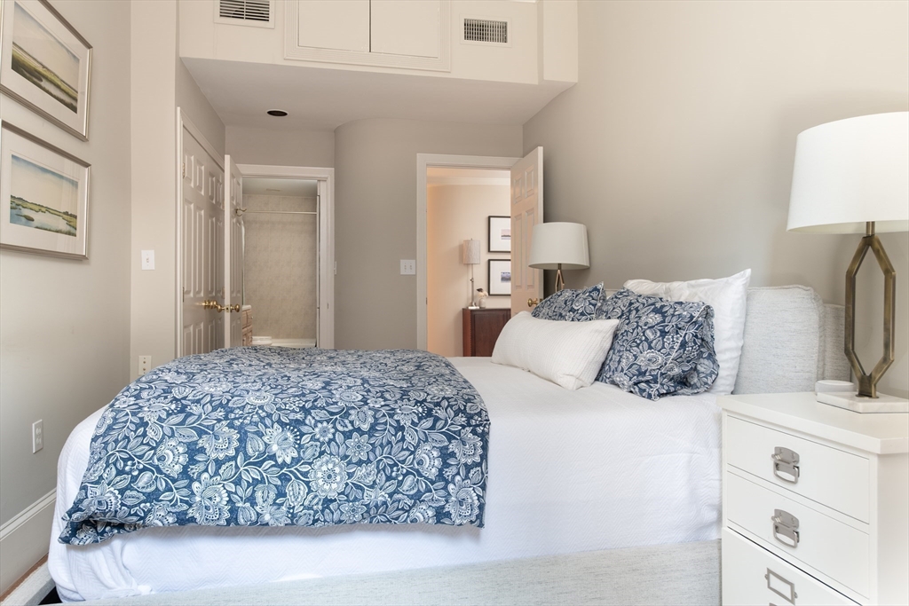 84 Commonwealth Avenue, Unit 4 Boston, MA 02116 - Photo 15 of 22