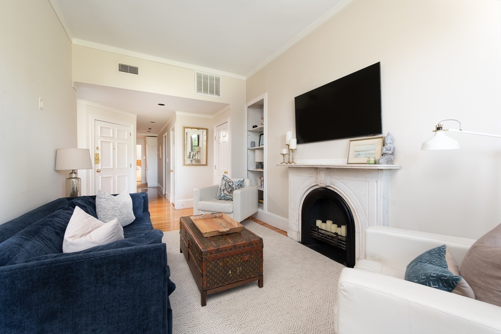 84 Commonwealth Avenue, Unit 4 Boston, MA 02116 - Photo 4 of 22