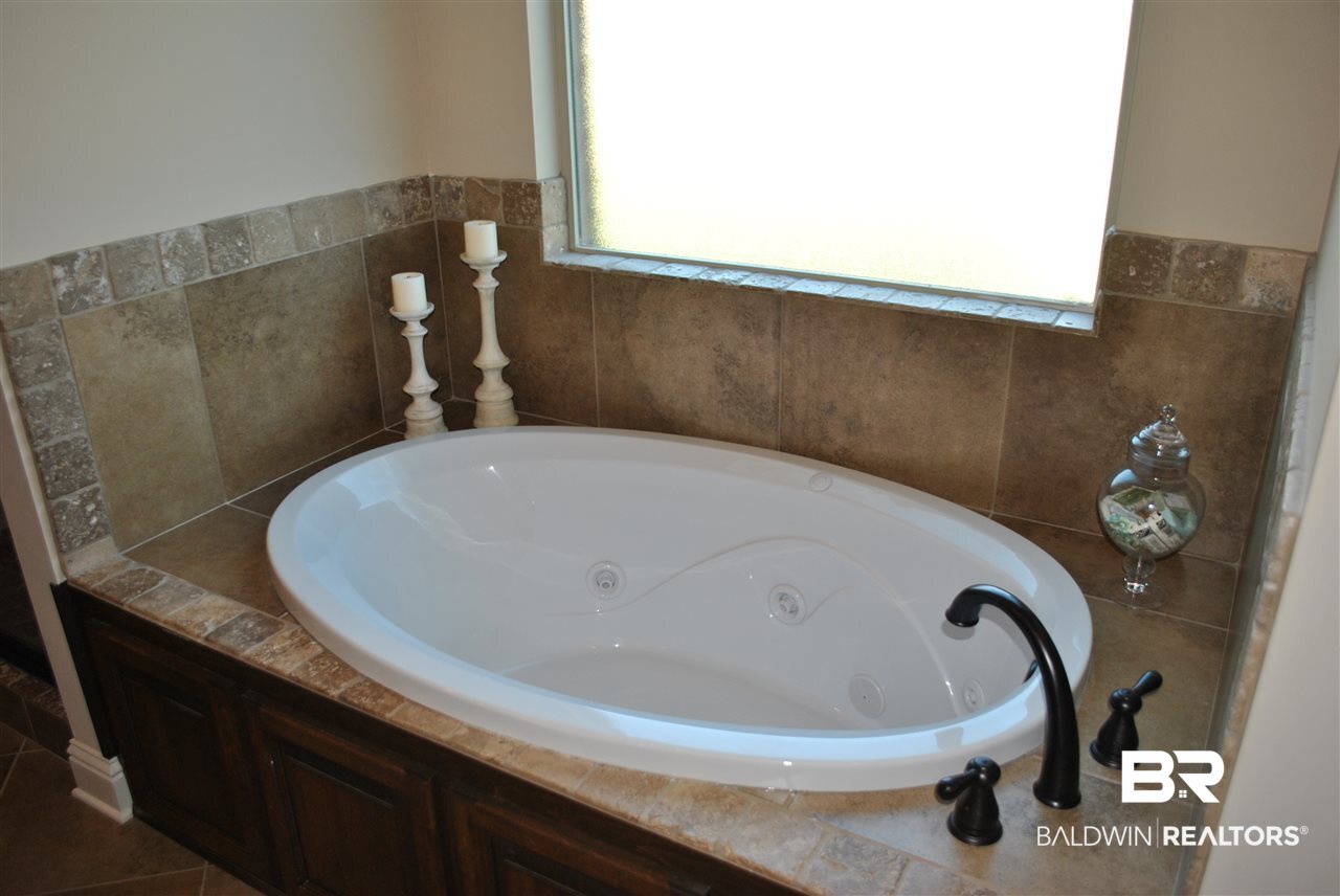 24868 Planters Drive Daphne, AL 36526 - Photo 39 of 40 Jetted Tub Master