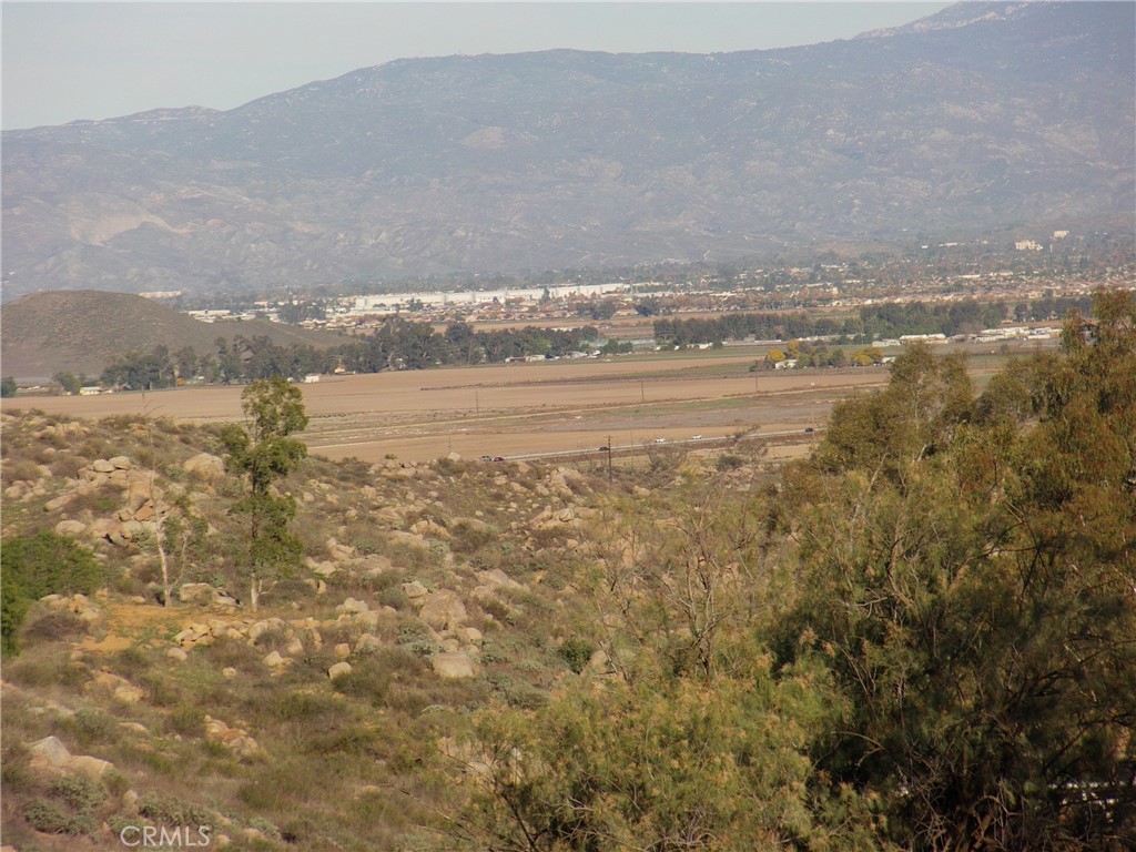 32595 Newport Road Winchester, CA 92596 - Photo 3 of 9 a view of an ocean