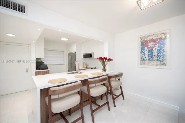 $2,600 | 10875 Southwest 112th Avenue, Unit 204, Miami, FL 33176