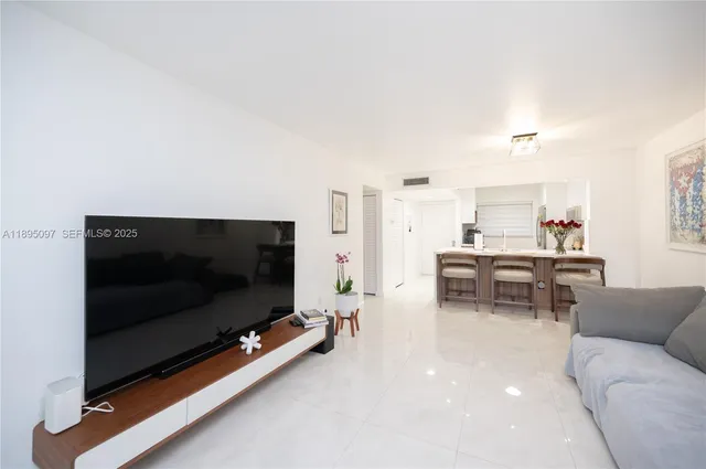 $2,600 | 10875 Southwest 112th Avenue, Unit 204, Miami, FL 33176