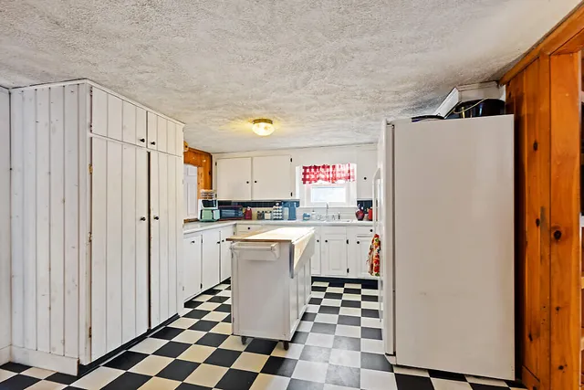 $199,900 | 232 Narrows Pond Road, Winthrop, ME 04364