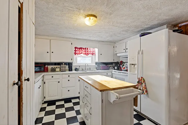 $199,900 | 232 Narrows Pond Road, Winthrop, ME 04364