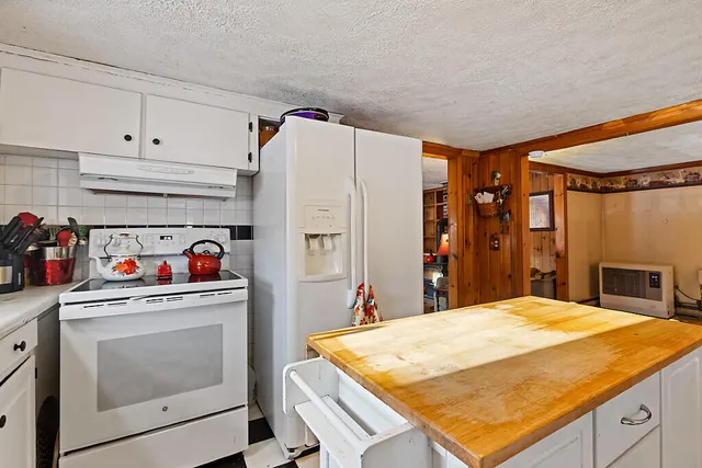 $199,900 | 232 Narrows Pond Road, Winthrop, ME 04364