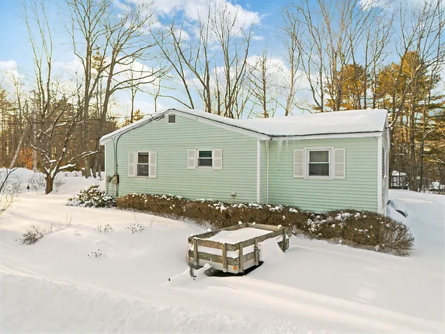 $199,900 | 232 Narrows Pond Road, Winthrop, ME 04364