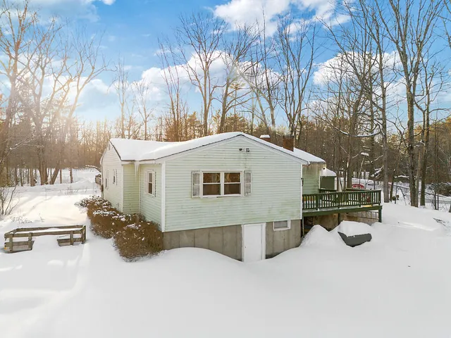 $199,900 | 232 Narrows Pond Road, Winthrop, ME 04364
