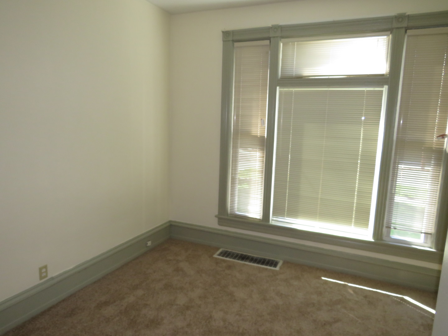 306 East Main Street, Unit B Ottawa, IL 61350 - Photo 13 of 15 an empty room with a window