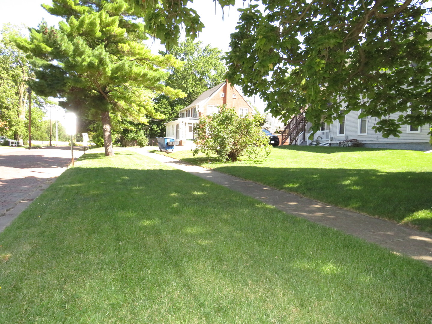 306 East Main Street, Unit B Ottawa, IL 61350 - Photo 6 of 15 a view of a trees and basketball court