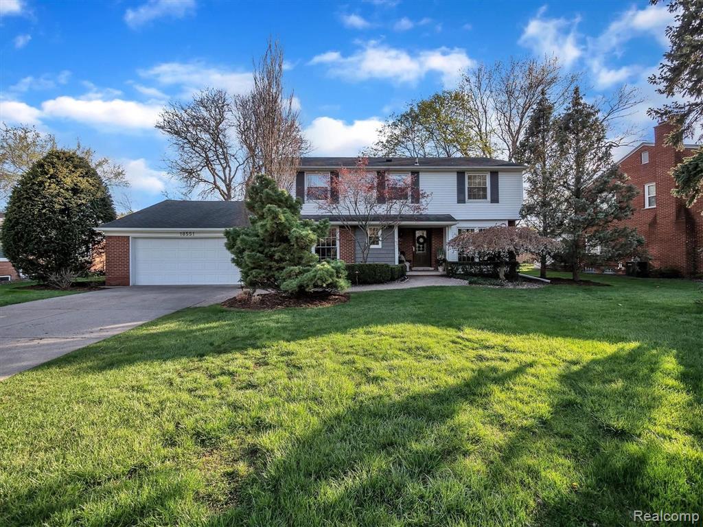 18551 Riverside Drive Beverly Hills, MI 48025 - Photo 1 of 58
