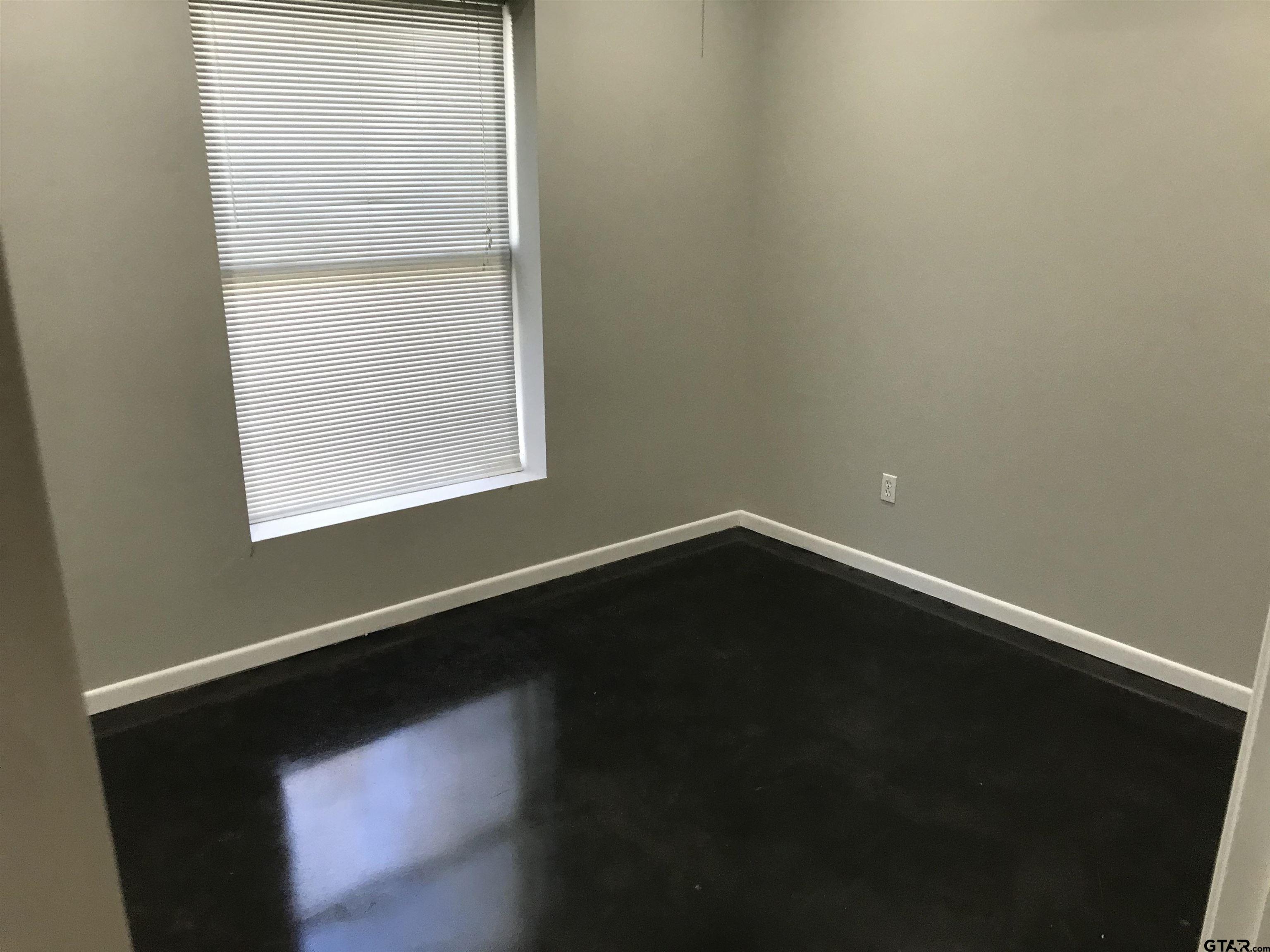 19040 FM 2493 Flint, TX 75762 - Photo 12 of 18 a small space with a window