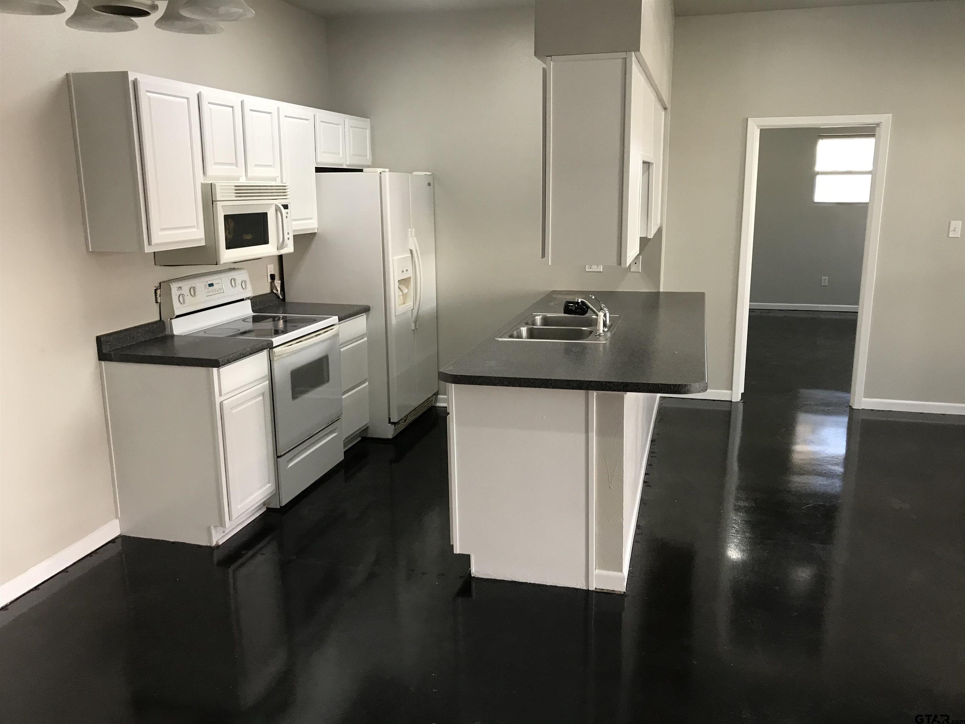 19040 FM 2493 Flint, TX 75762 - Photo 5 of 18 a kitchen with stainless steel appliances granite countertop a refrigerator a stove and a microwave