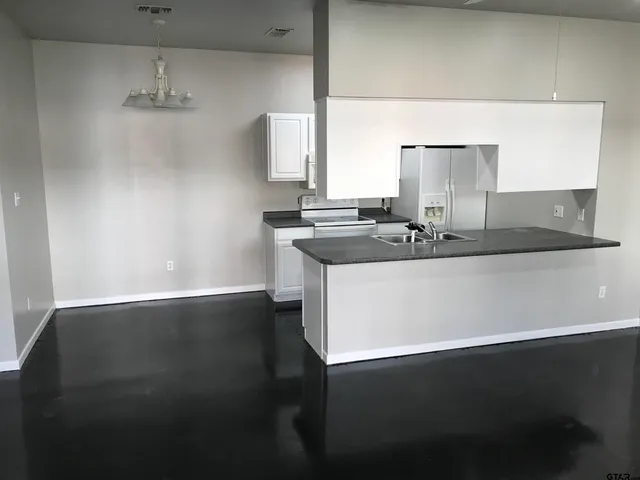 a close view of sink and tap